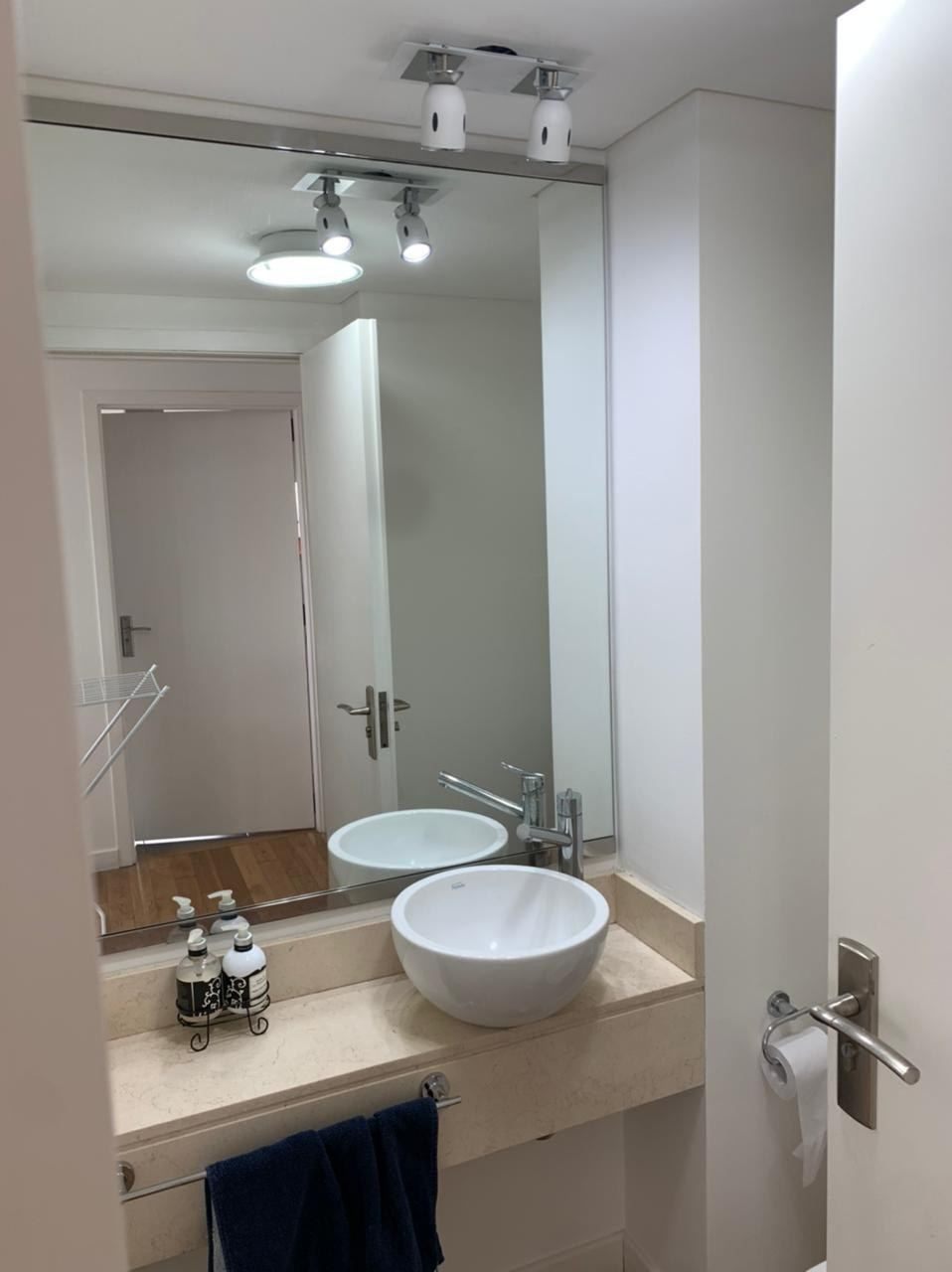 Trabajo de vidrio en baño